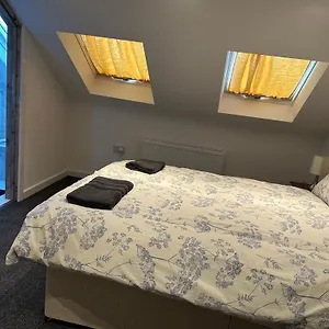 https://luton-home-near-airport-private-bathroom-option.cambridgehotelsuk.com